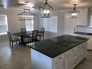 5 E Plaza in Paris, TX - Building Photo - Building Photo