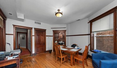 3350 N Sheffield Ave, Unit 2 in Chicago, IL - Foto de edificio - Building Photo