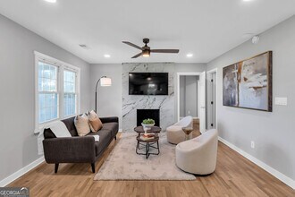 3910 Clairmont Rd in Chamblee, GA - Building Photo - Building Photo