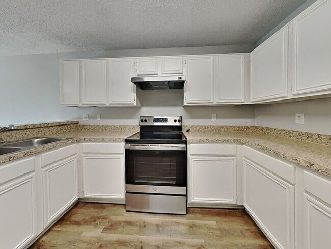 10619 Woodleaf Dr in Dallas, TX - Building Photo - Building Photo