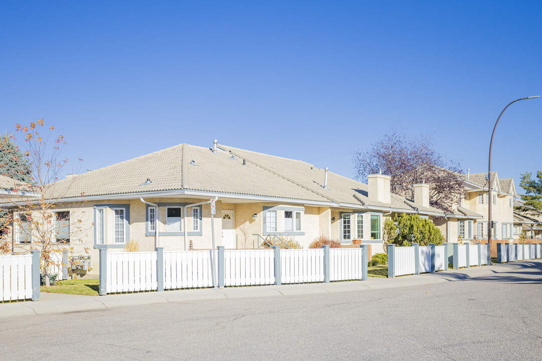 Royal Park Estates in Calgary, AB - Building Photo