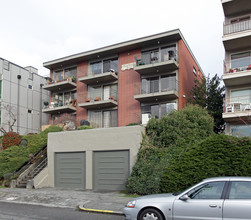 Hearthside Manor in Seattle, WA - Building Photo - Building Photo