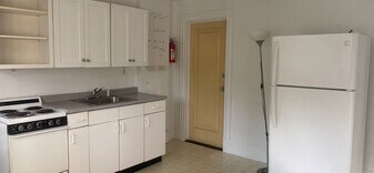 506 S Windsor St in Royalton, VT - Building Photo