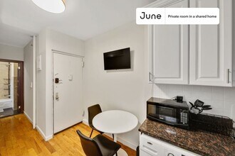 Room in Shared 3 bed/1 bath home in New York, NY - Building Photo - Building Photo