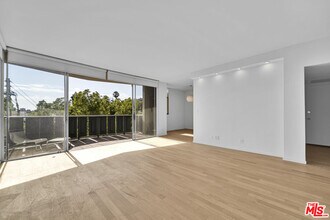 4455 Los Feliz Blvd in Los Angeles, CA - Building Photo - Building Photo