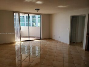 555 NE 30th St in Miami, FL - Building Photo - Building Photo