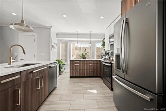 1611 Washington Blvd in Stamford, CT - Building Photo - Building Photo