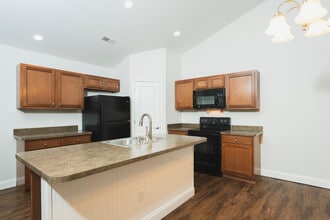 River Oaks Villas in Perrysburg, OH - Building Photo - Interior Photo