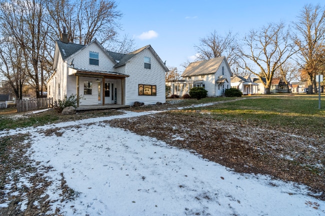 308 N Harrison St in Stuart, IA - Foto de edificio - Building Photo