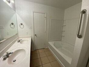 8027 Ashwood Pointe in San Antonio, TX - Building Photo - Building Photo