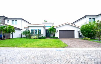 5663 Brookfield Cir W in Hollywood, FL - Building Photo - Building Photo
