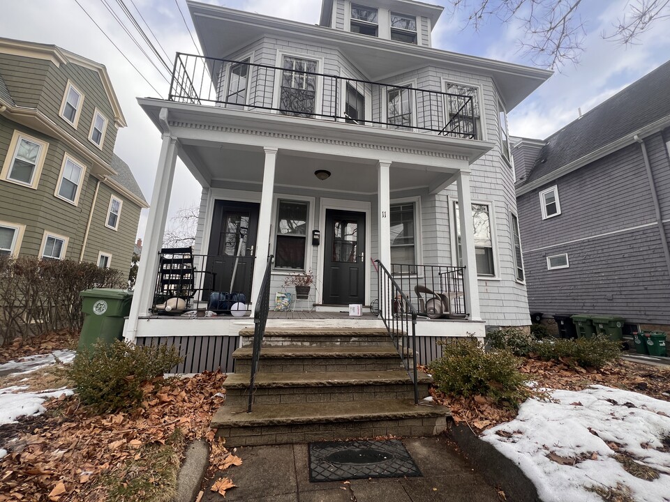 11 Fairfield St, Unit 2M in Watertown, MA - Building Photo