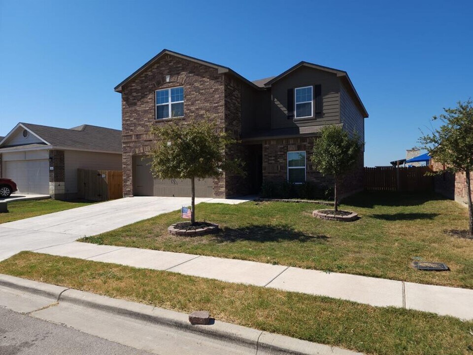 214 Independence Ave in Liberty Hill, TX - Building Photo