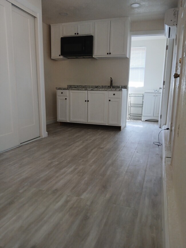 1184 Wesley Ave in Pasadena, CA - Building Photo - Building Photo