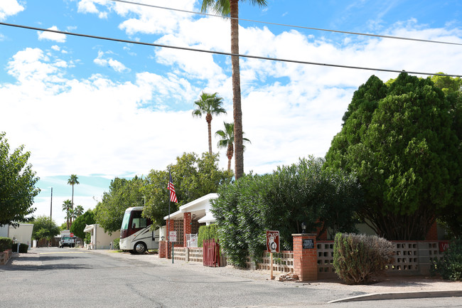 Village Mobile Home Park in Tucson, AZ - Foto de edificio - Building Photo