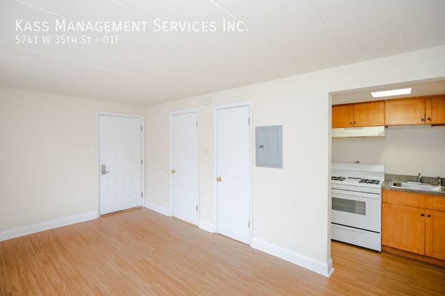 5741 W 35th St in Cicero, IL - Building Photo - Building Photo