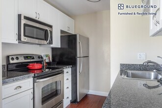 877 Heatherstone Way in Mountain View, CA - Building Photo - Building Photo