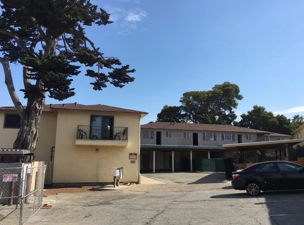 445 Casa Verde Way in Monterey, CA - Foto de edificio