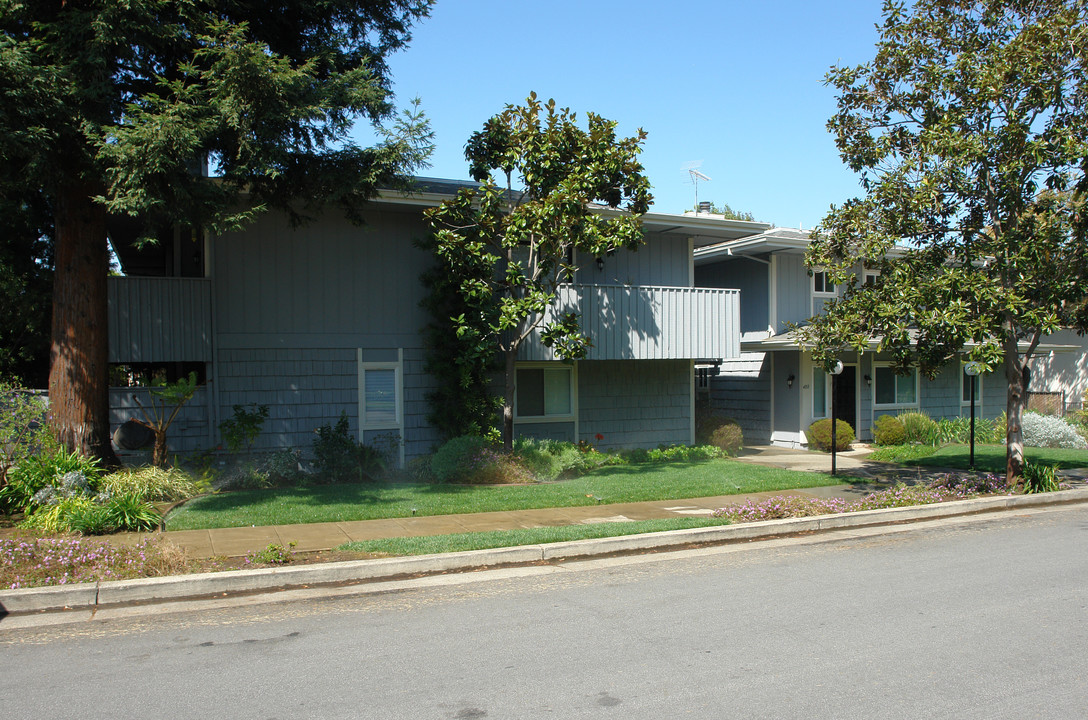 480 Lassen St in Los Altos, CA - Building Photo