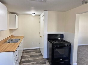 1652 Collins Ave in Wichita Falls, TX - Building Photo - Building Photo