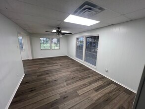 11106 N Dowling Rd in College Station, TX - Building Photo - Building Photo