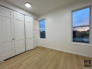Top Floor 2BR 1BA Lofty Space w/ Laundry In Greenwood/South Slope in Brooklyn, NY - Building Photo - Building Photo