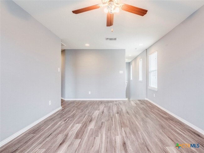 1986 Shire Meadows in New Braunfels, TX - Foto de edificio - Building Photo