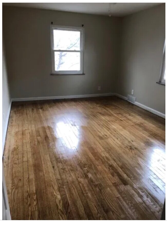 1917 Fulton Rd NW, Unit Duplex lower in Canton, OH - Foto de edificio - Building Photo
