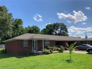 27 W 4th St in Mulberry, AR - Building Photo - Building Photo