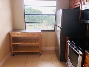 6025 Balboa Cir-Unit -402 in Boca Raton, FL - Building Photo - Building Photo