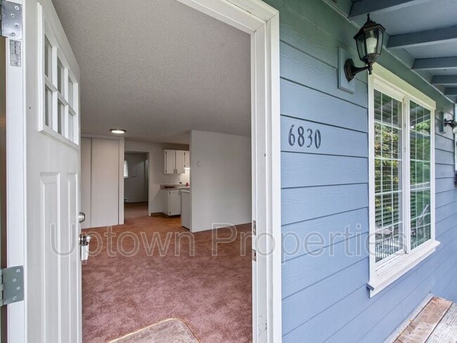 property at 6830 N Richmond Ave