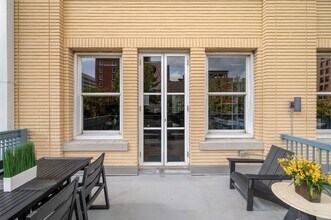 204 Travis St in Houston, TX - Building Photo - Building Photo