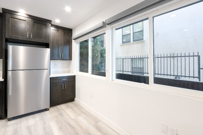 410 Lucas Ave in Los Angeles, CA - Building Photo - Building Photo