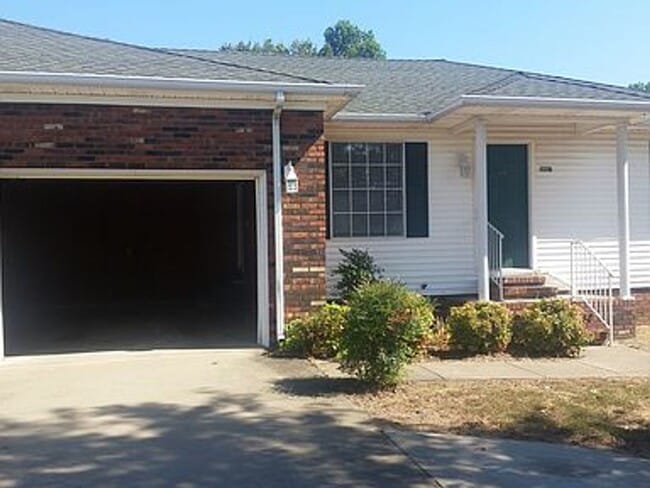 1010 Northwood Dr in Murray, KY - Building Photo - Building Photo