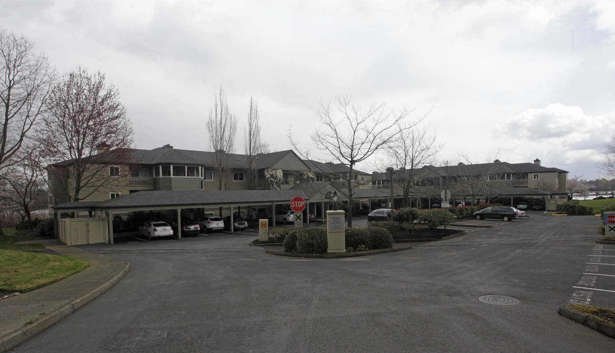 Rivers Edge Condominiums in Portland, OR - Building Photo