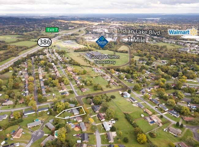 202 Raindrop Ln in Hendersonville, TN - Building Photo - Building Photo