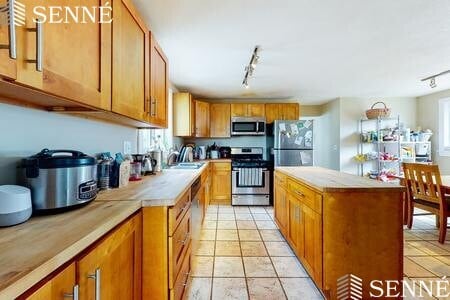124 Walnut St, Unit 2