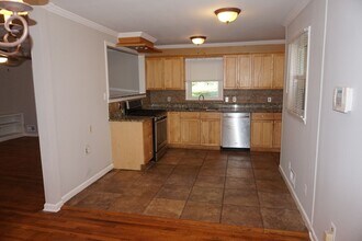 2477 Creekview Dr SW in Marietta, GA - Building Photo - Building Photo