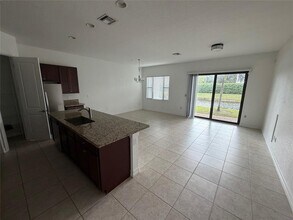 11330 SW 16th St in Pembroke Pines, FL - Building Photo - Building Photo