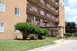 Willowdale Apartments in Sarnia, ON - Building Photo - Building Photo
