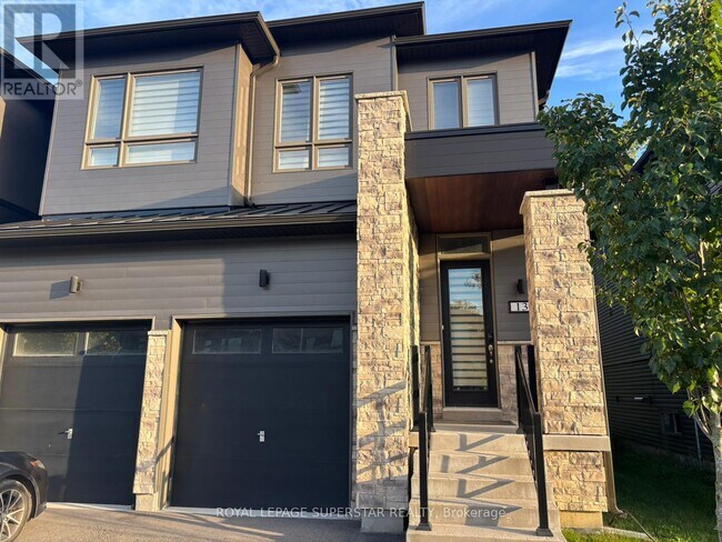 13 Eberhardt Dr in Wasaga Beach, ON - Building Photo - Building Photo