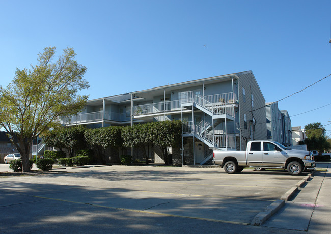 2200 Pasadena Ave in Metairie, LA - Building Photo - Building Photo