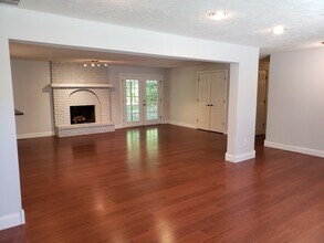 3760 S Fort Ave in Springfield, MO - Building Photo - Building Photo