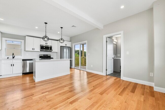 286 Maverick St in Boston, MA - Building Photo - Building Photo