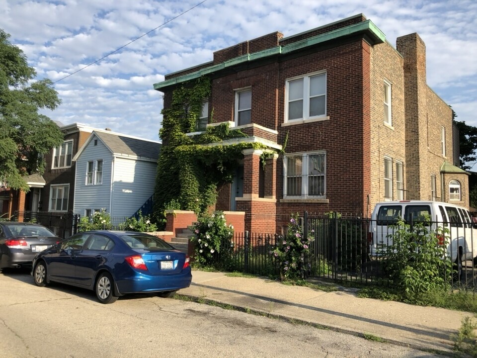 712 W 19th St in Chicago, IL - Building Photo