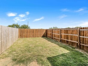 1106 Port Texas Dr in Laredo, TX - Building Photo - Building Photo