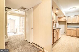 1006 Moore Pl SW in Vienna, VA - Building Photo - Building Photo