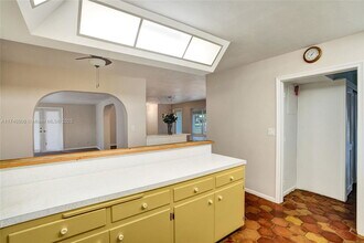 2157 Imperial Point Dr in Fort Lauderdale, FL - Building Photo - Building Photo