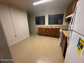 706 Jay St in Jefferson City, TN - Foto de edificio - Building Photo