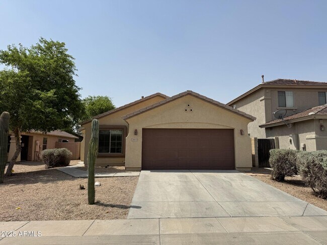 13933 W Port Royale Ln in Surprise, AZ - Building Photo - Building Photo